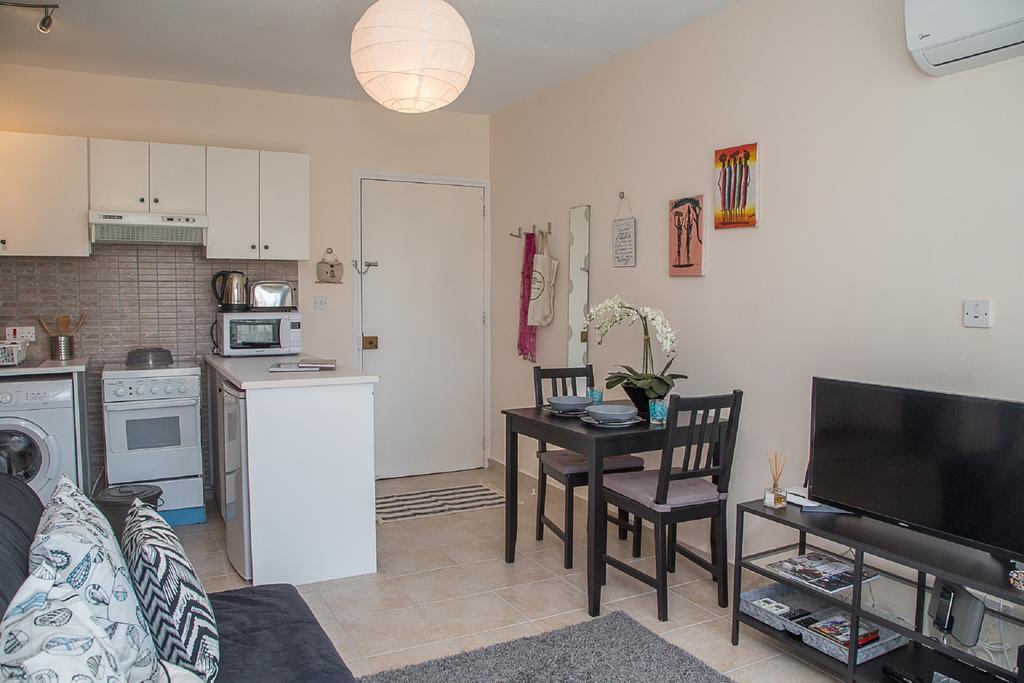 Paphos Love Hut Apartment Bagian luar foto