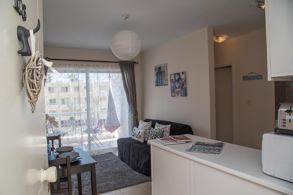 Paphos Love Hut Apartment Bagian luar foto